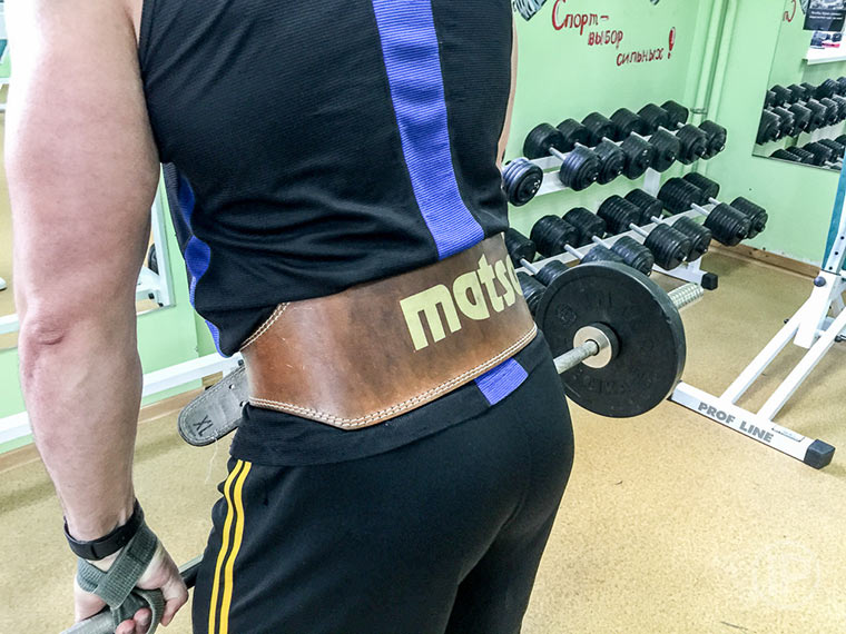 болит спина от жима ногами