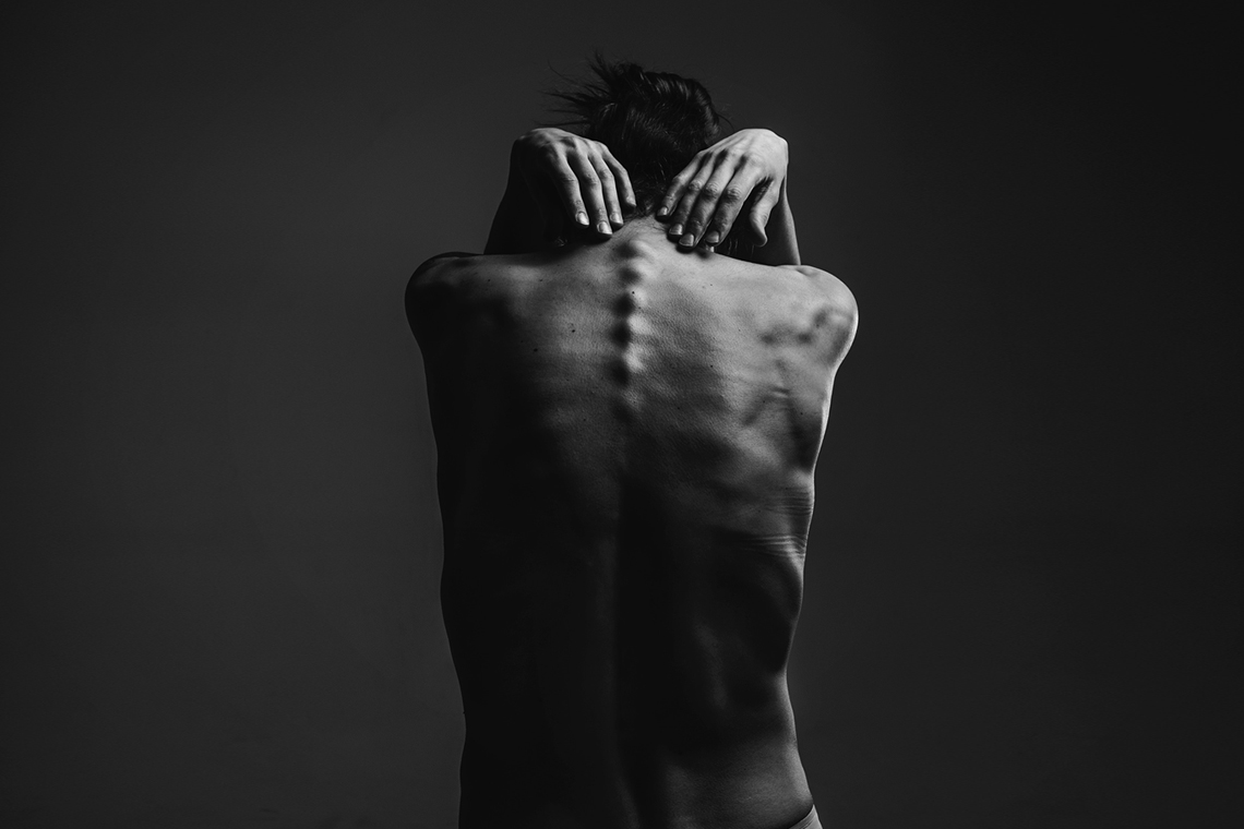 Выдавила прыщ на носу болит голова