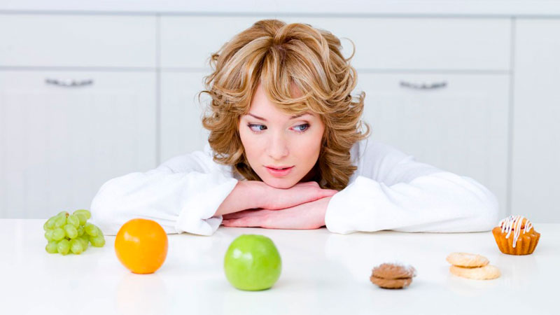 Почему болит голова при голодании и что делать?