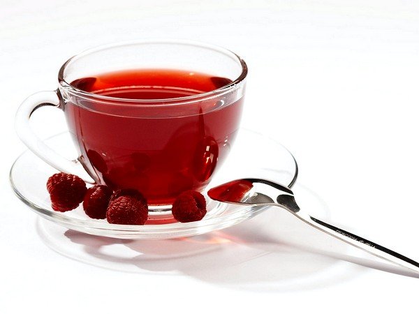 Больному при сильном кашле во время бронхолегочного приступа рекомендуется обильное тёплое питье