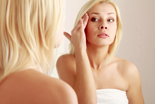 Прыщи на висках