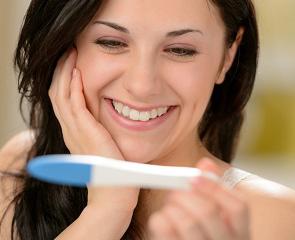 Сильно болит голова признак беременности