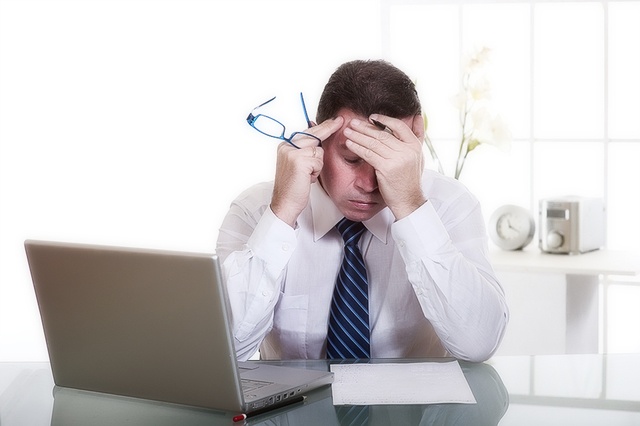 Сильно болит голова глазные яблоки